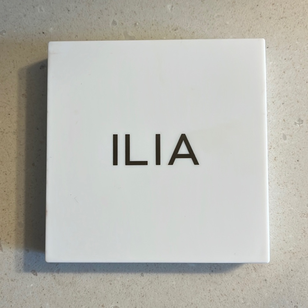 Ilia eye shadow palette. Shade: warm nude